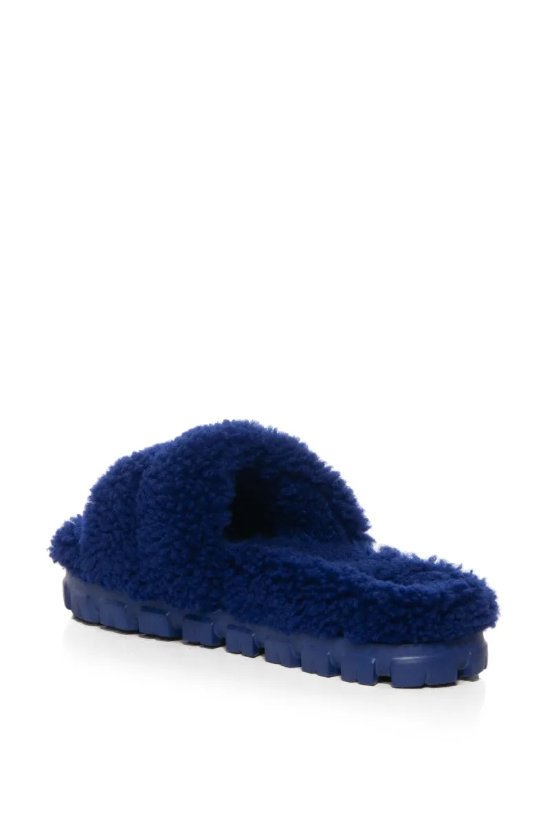 1130838 BLUE UGG FUR SLIPPERS