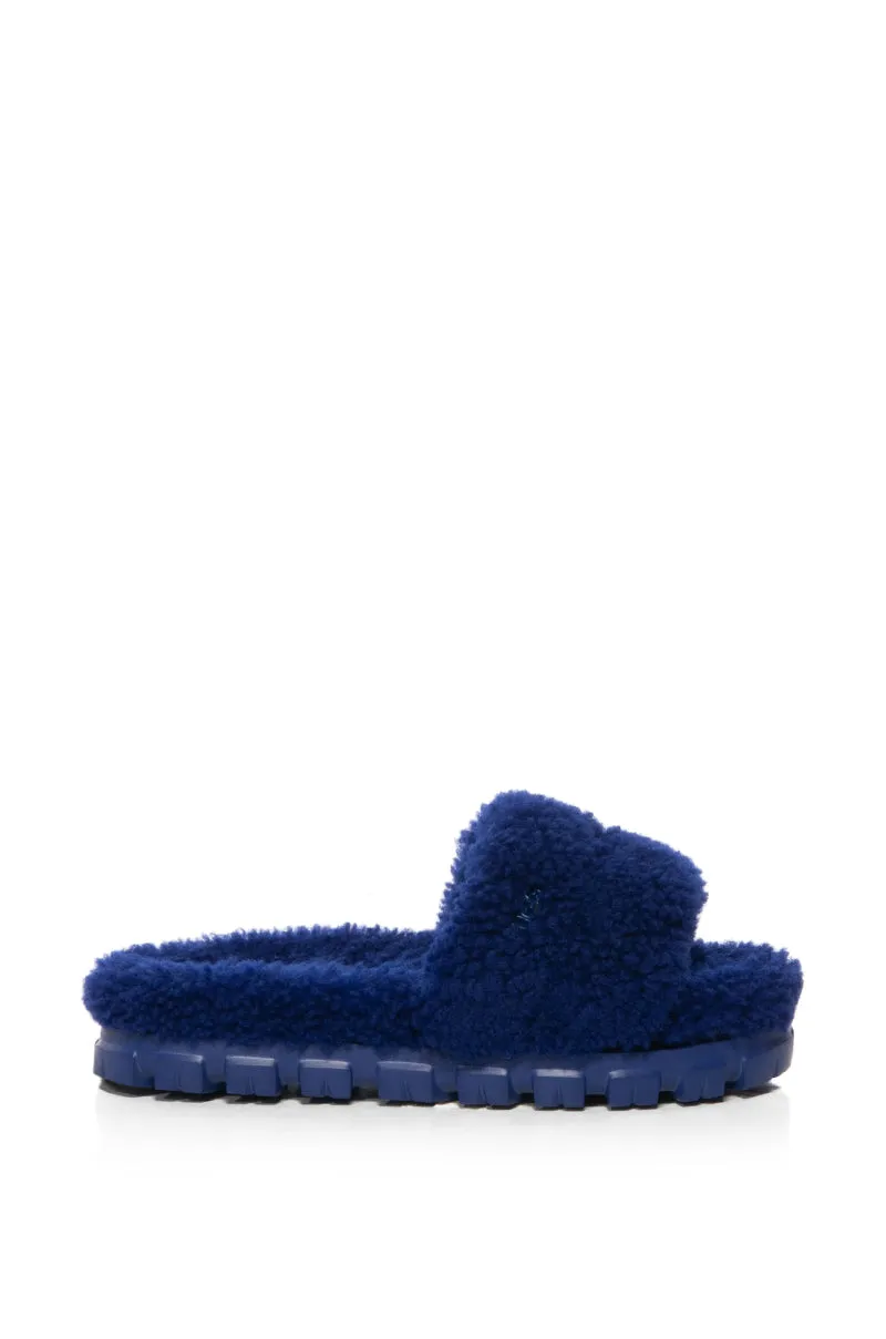 1130838 BLUE UGG FUR SLIPPERS