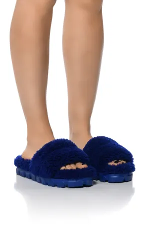 1130838 BLUE UGG FUR SLIPPERS