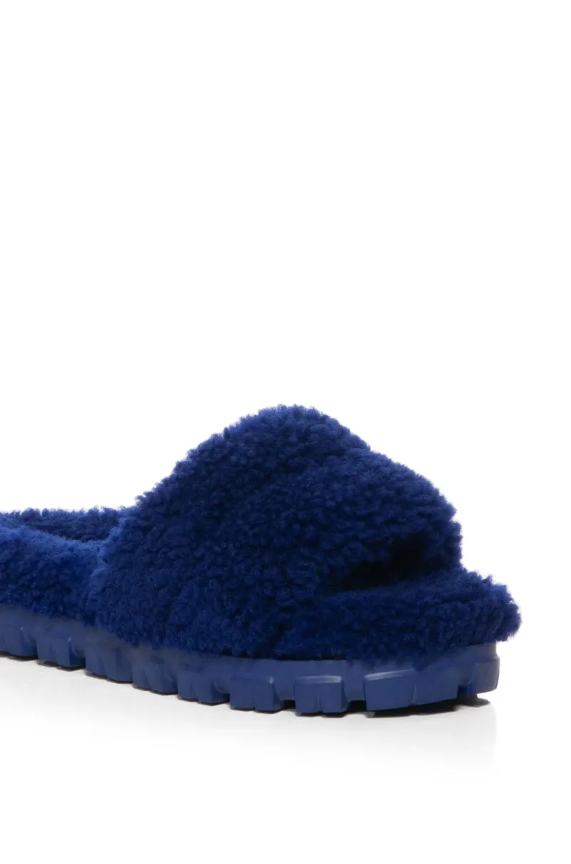 1130838 BLUE UGG FUR SLIPPERS