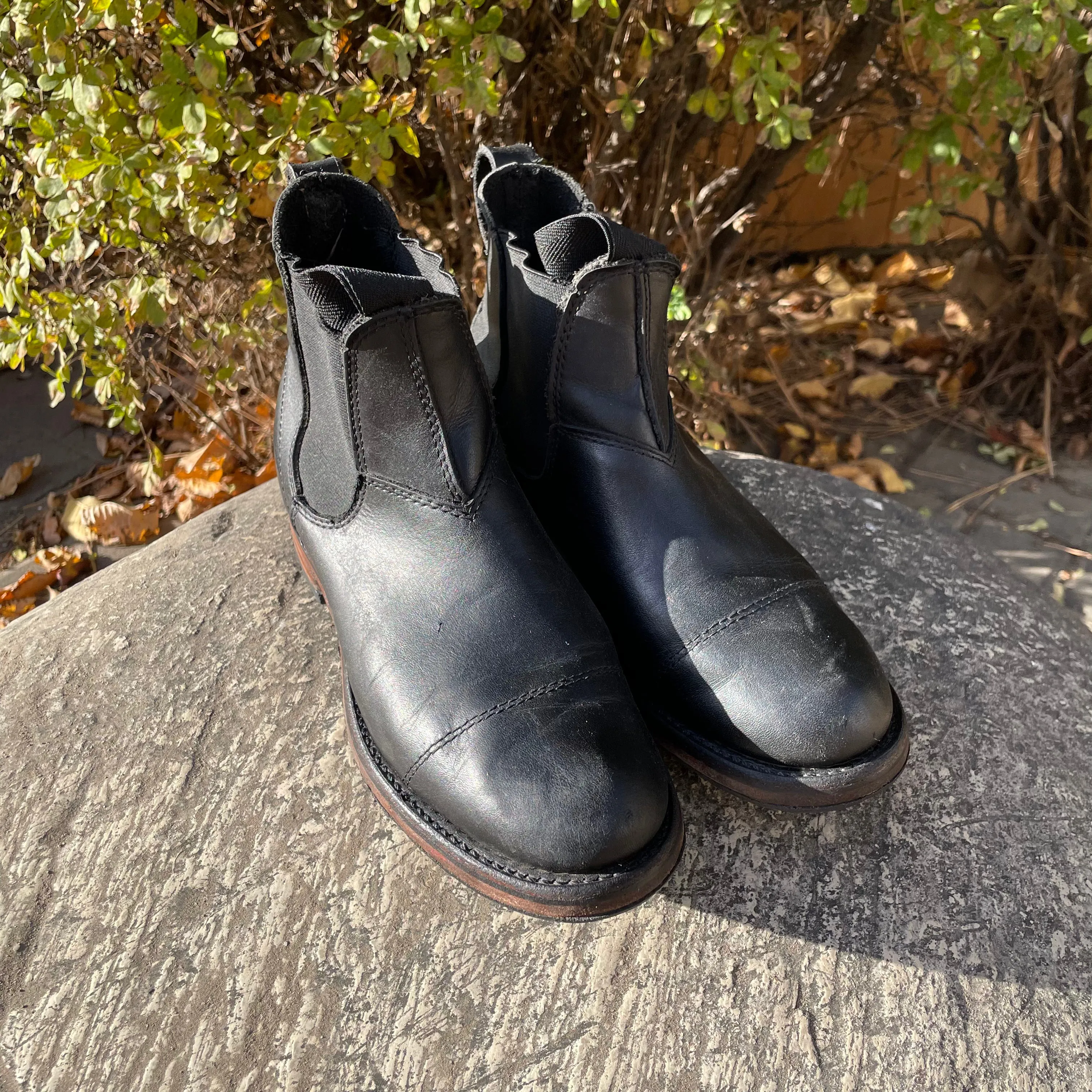 Last Shoes Chelsea Boots | Size 9.5