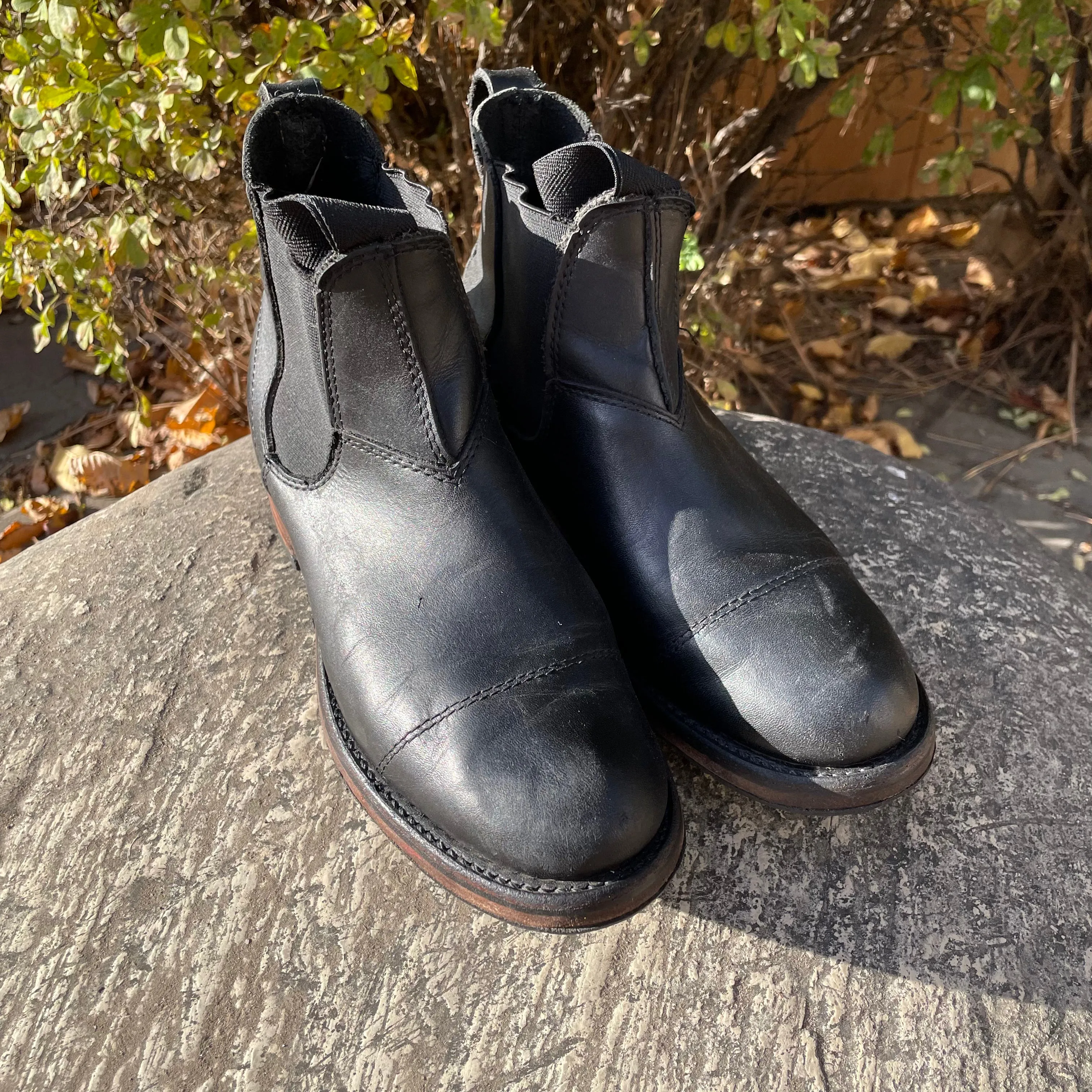 Last Shoes Chelsea Boots | Size 9.5