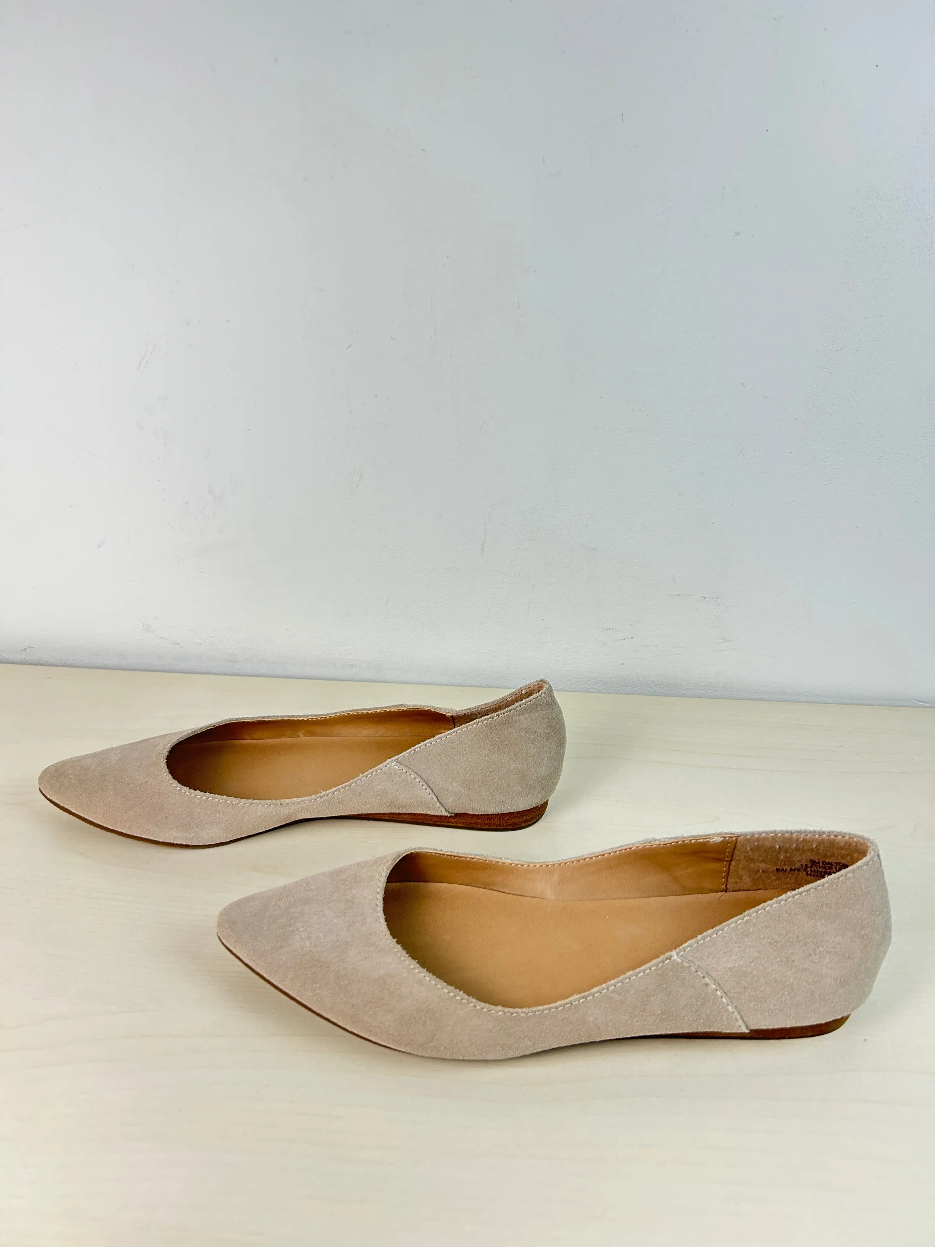 Shoes Flats By Crown Vintage In Tan, Size: 9