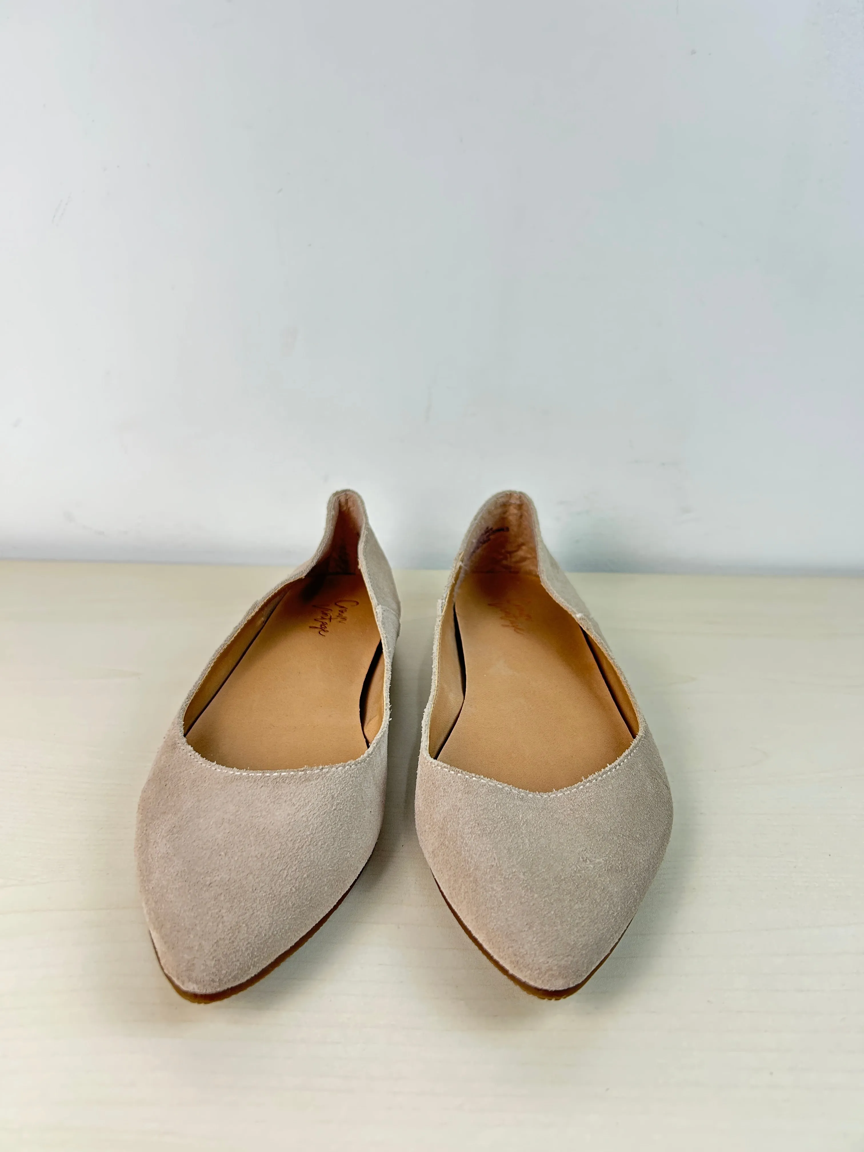 Shoes Flats By Crown Vintage In Tan, Size: 9