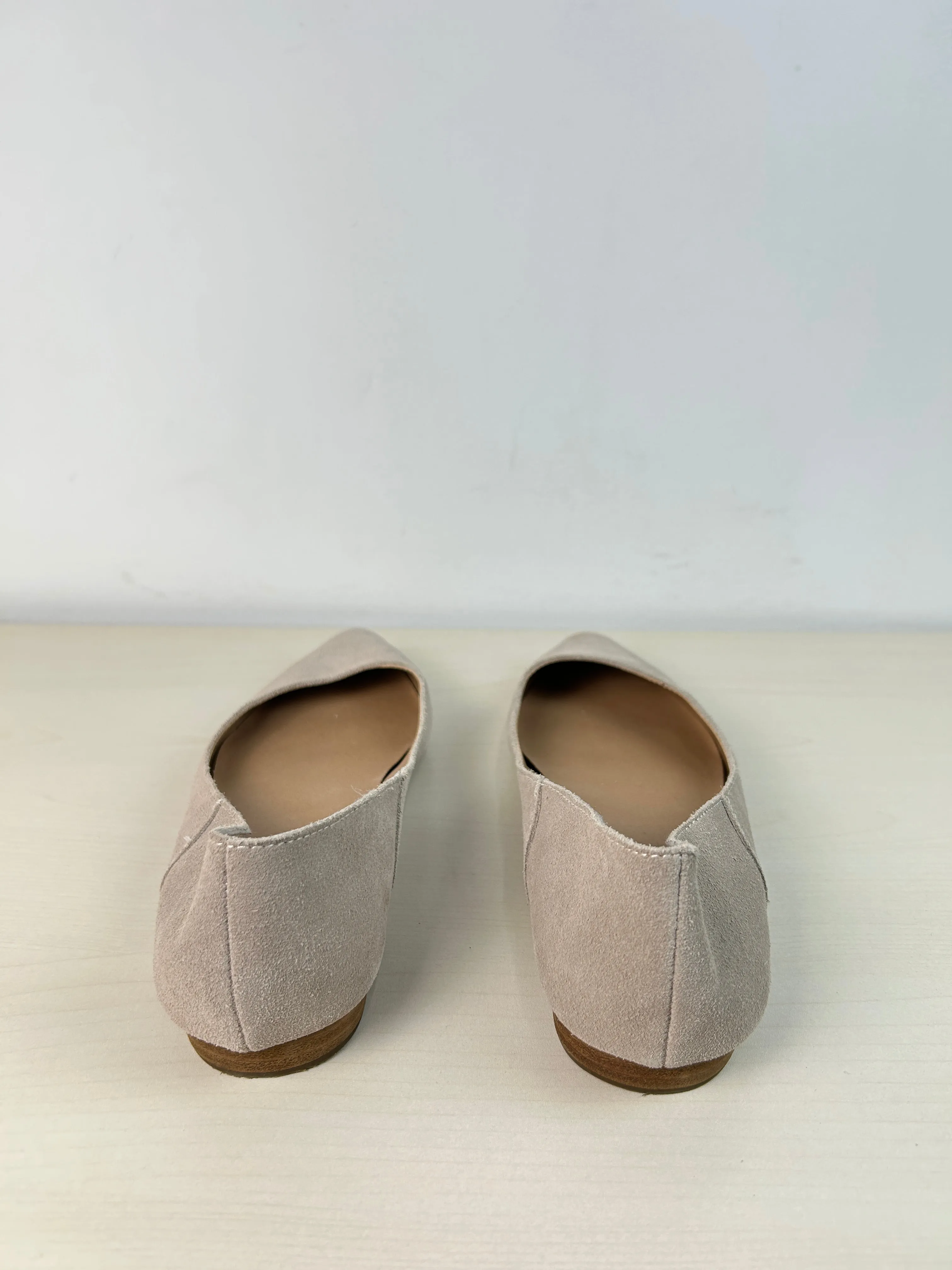 Shoes Flats By Crown Vintage In Tan, Size: 9