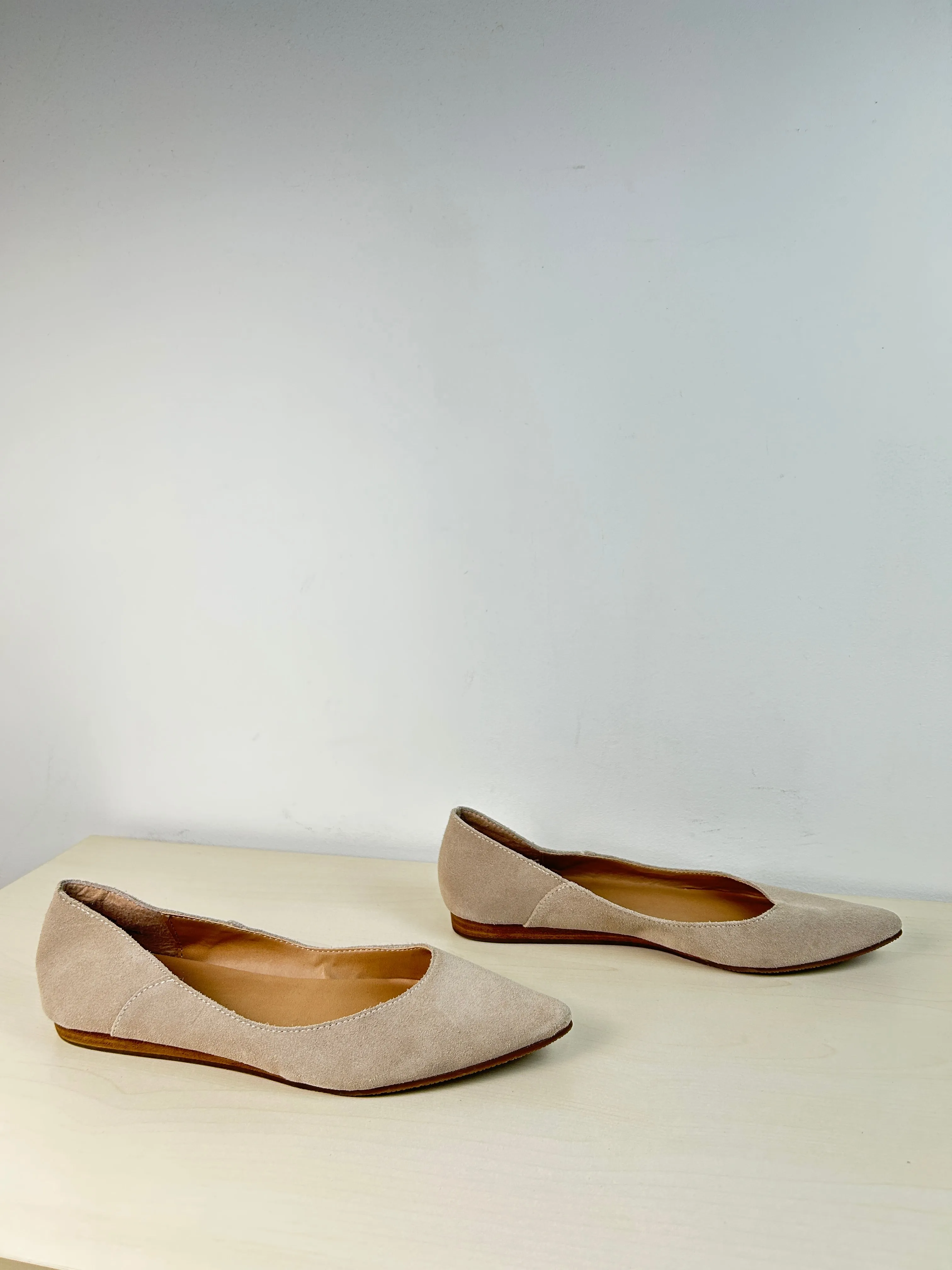 Shoes Flats By Crown Vintage In Tan, Size: 9