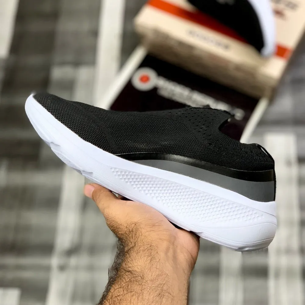 Skecherrs GoRun UltraGo “Black White"